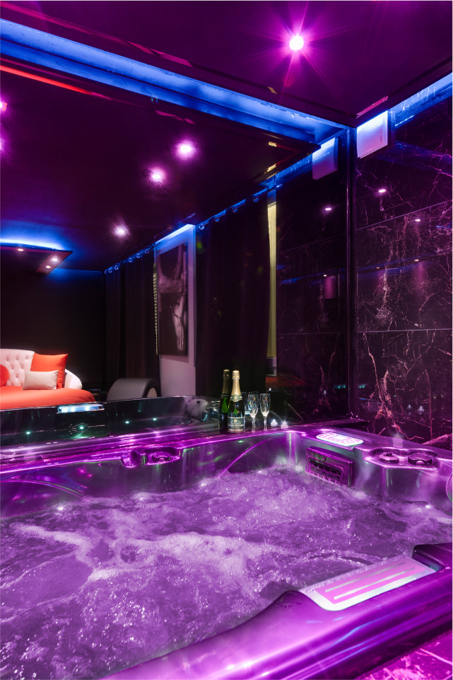 Secret Night St Cyprien love room jacuzzi Secret Night Toulouse Secret Night St Cyprien love room jacuzzi Secret Night Toulouse